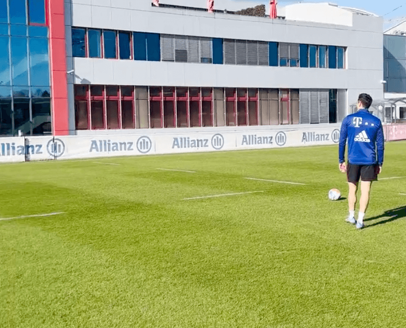 Genialna precyzja w wykonaniu Lewandowskiego. Ryzykował wybiciem okna [WIDEO] Obraz wpisu