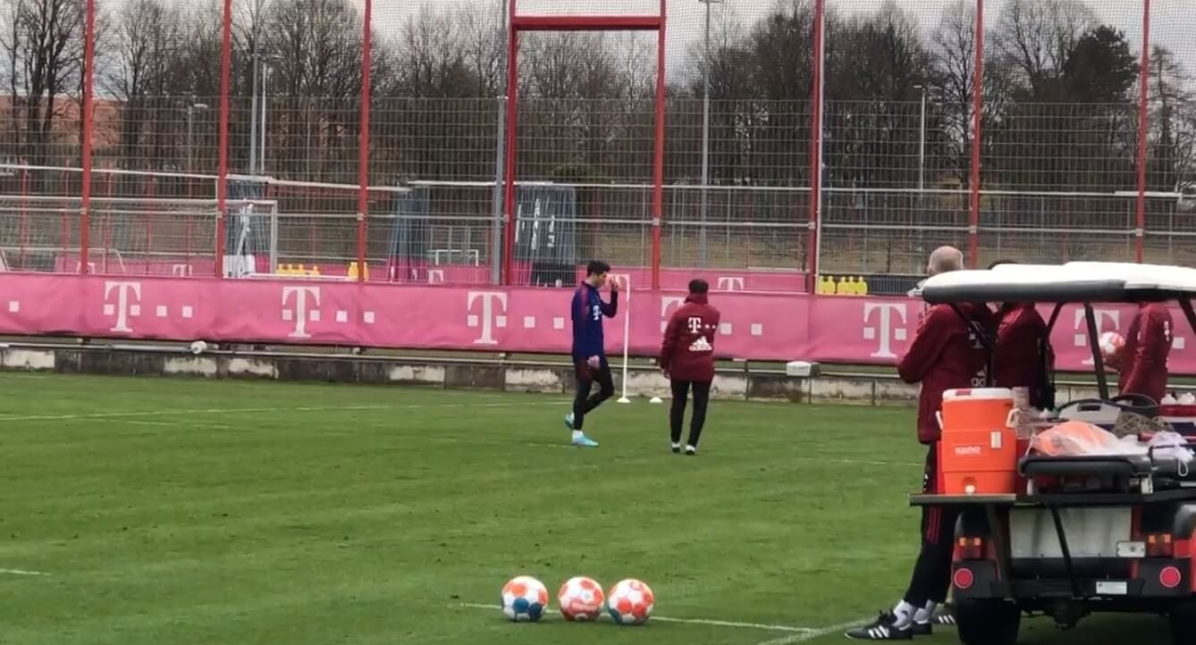 Uraz Roberta Lewandowskiego. Polak nie dokończył treningu w Bayernie Monachium [WIDEO] Obraz wpisu