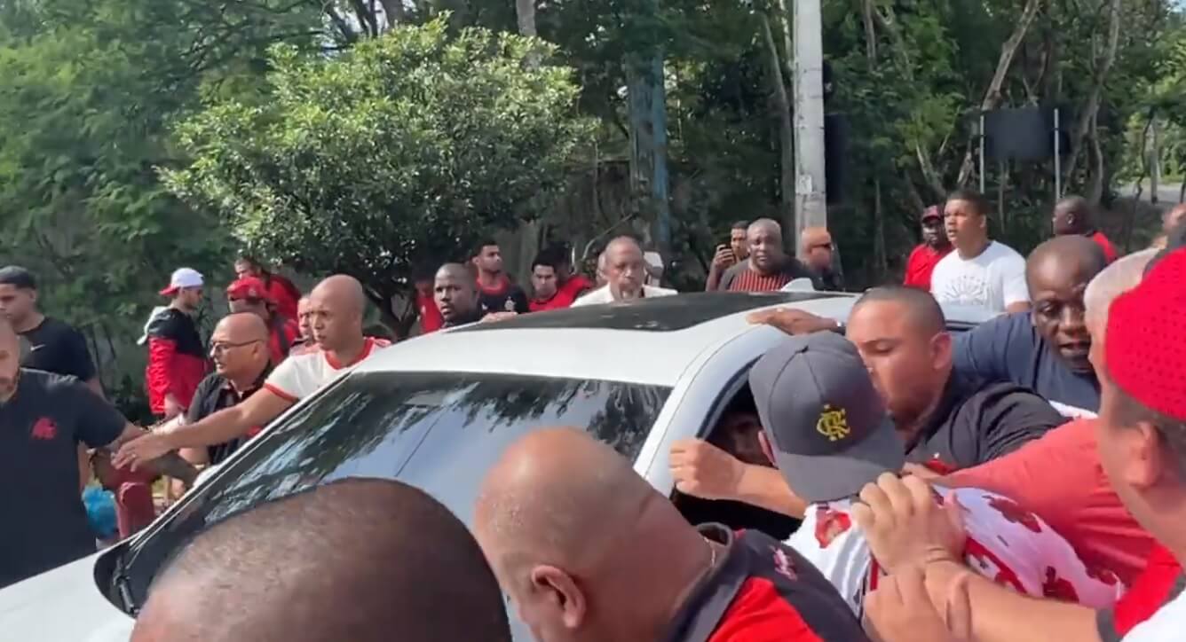 Protesty kibiców Flamengo. Chcieli przeprowadzić rozmowę motywacyjną z piłkarzami [WIDEO] Obraz wpisu