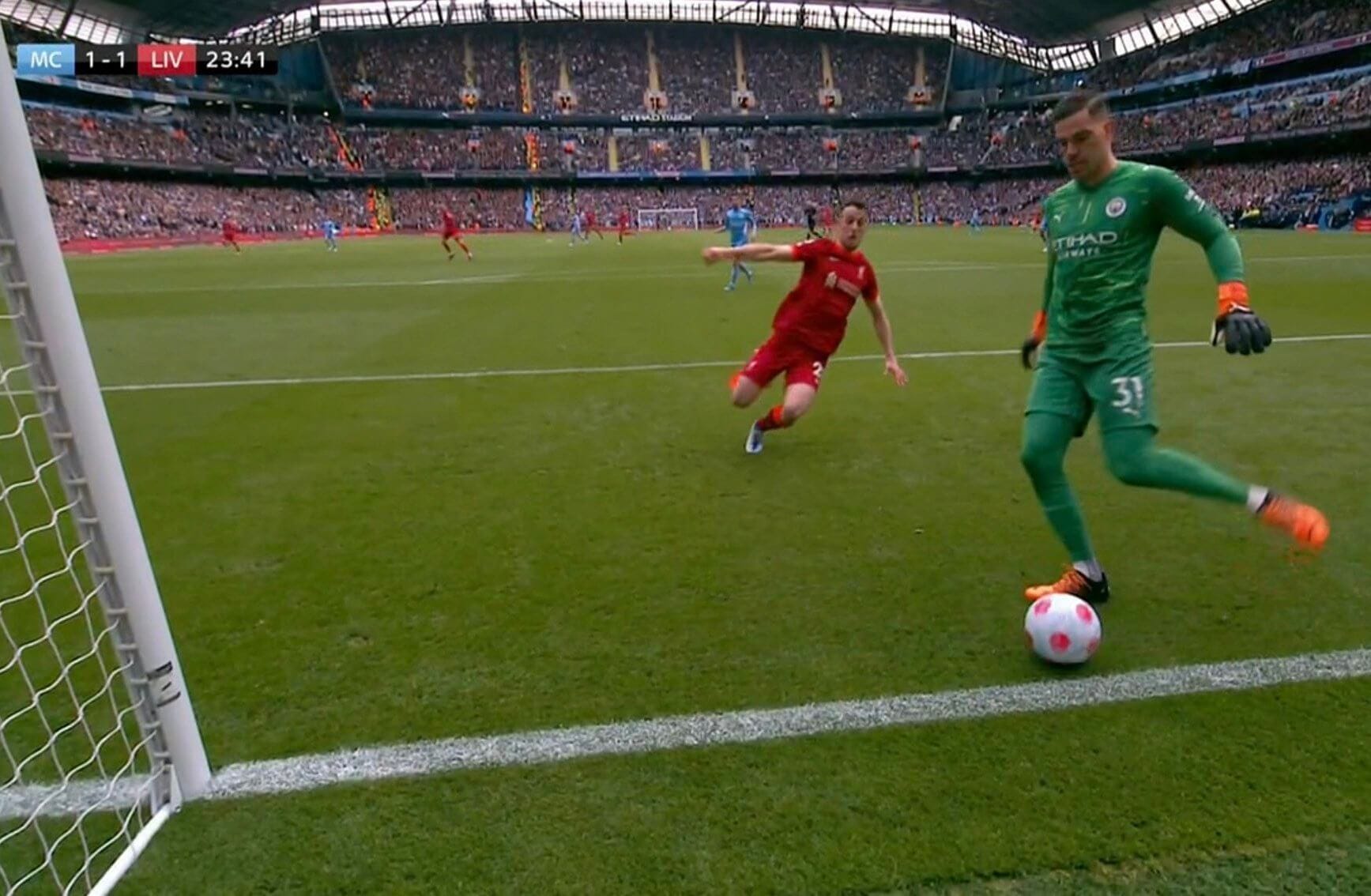 Manchester City cudem nie stracił gola! Fatalny błąd Edersona przy wyniku 1:1 [WIDEO] Obraz wpisu