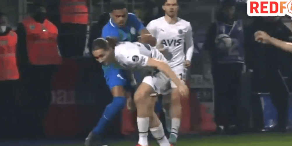 Rizespor walczy o utrzymanie, a jego piłkarz wyleciał z boiska w 35. sekundzie [WIDEO] Obraz wpisu