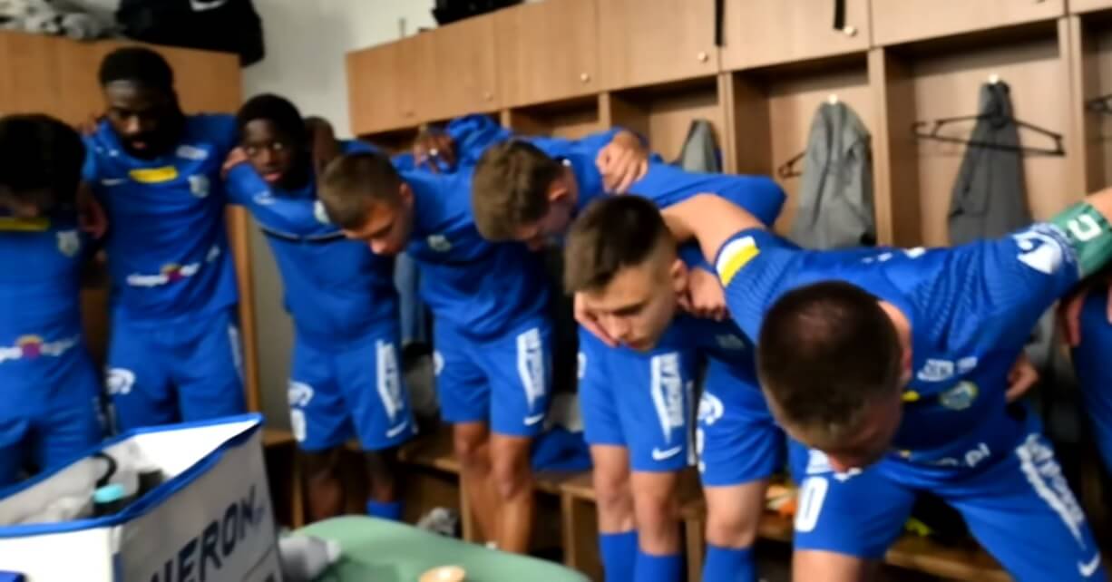 Piłkarz Stomilu Olsztyn okradał w szatni kolegów. Następnie oskarżył ich o rasizm Obraz wpisu