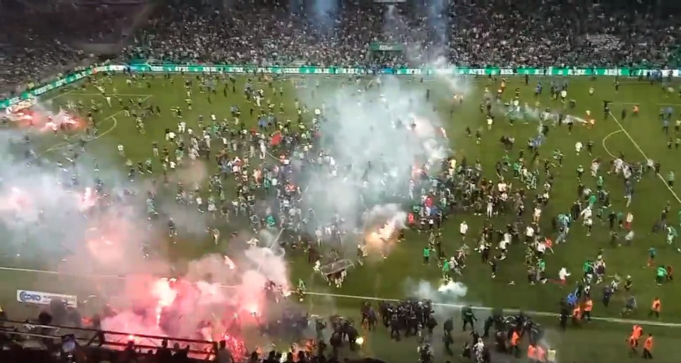 AS Saint-Étienne po 18 latach spada z Ligue 1! Kibice dali upust swoim emocjom [WIDEO] Obraz wpisu