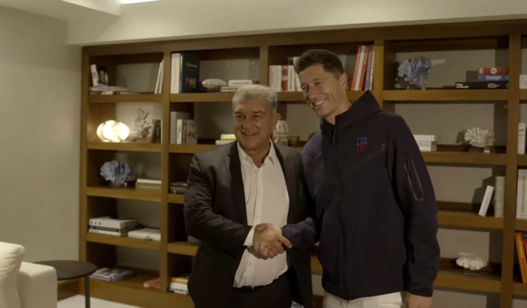 FC Barcelona poinformowała o warunkach kontraktu Roberta Lewandowskiego. Wiadomo, kiedy prezentacja Obraz wpisu