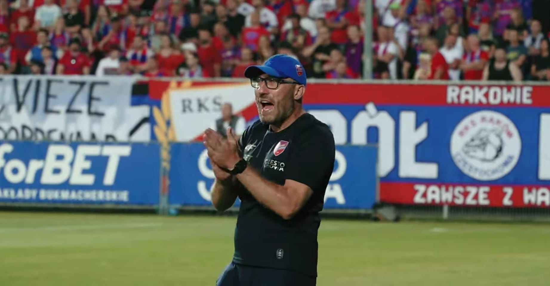 Papszun odpowiada na krytykę kibiców innych drużyn. „Nie mogą przeboleć, że Raków zabrał im tytuł” Obraz wpisu