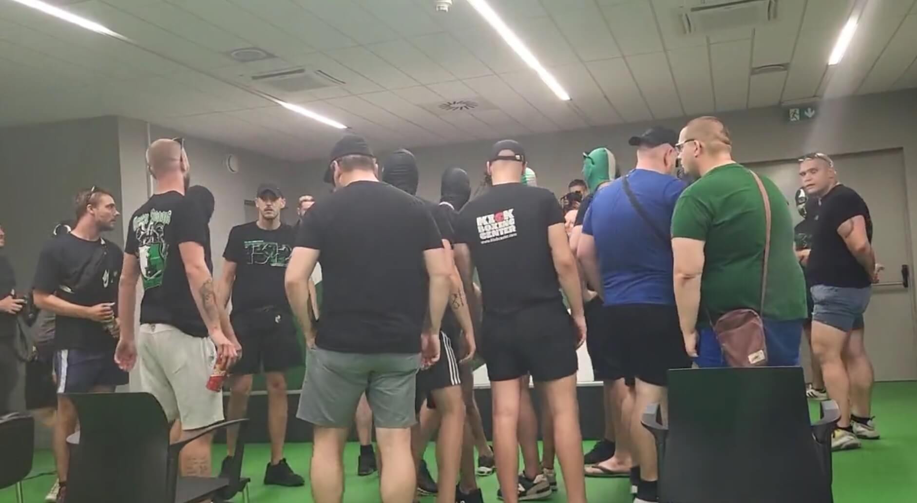 Nietypowe metody słoweńskich kibiców. Przerwali powitalną konferencję nowego trenera [WIDEO] Obraz wpisu