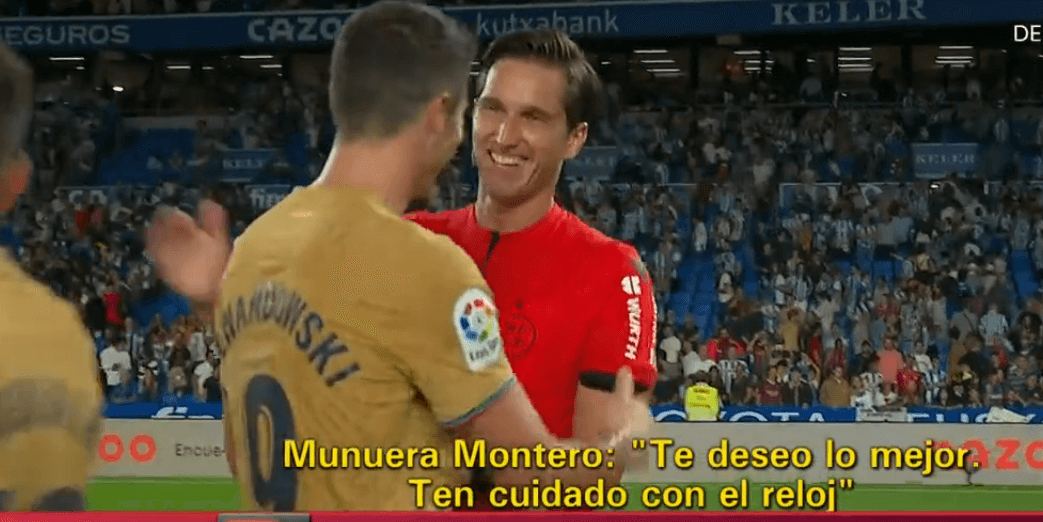 Krótka rozmowa Lewandowskiego z sędzia. Arbiter zażartował z zegarka Polaka Obraz wpisu