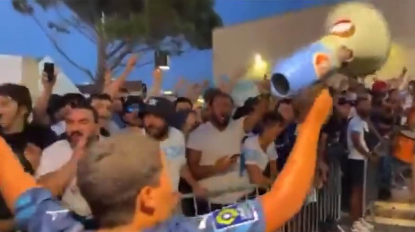 Kibice Marsylii zwyzywali Messiego. Wulgaryzmy w stronę Argentyńczyka podczas oczekiwania na Sancheza [WIDEO] Obraz wpisu