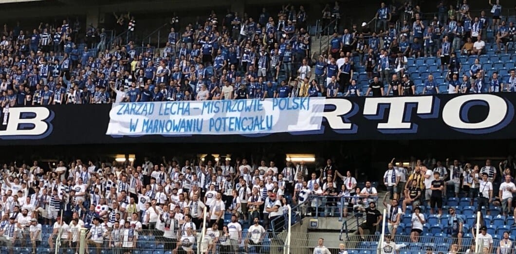 Kibice Lecha wywiesili baner uderzający w zarząd klubu. Ochrona kazała go zdjąć Obraz wpisu