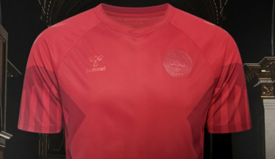 Nietypowa forma protestu reprezentacji Danii. „Nie chcą, aby emblematy były widoczne na turnieju, który kosztował tysiące żyć” Obraz wpisu