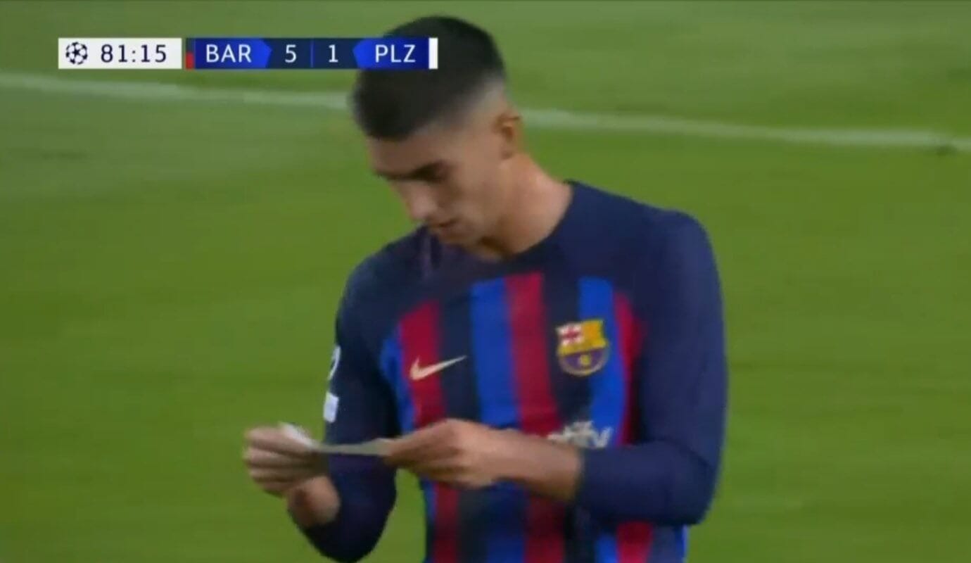 Wiemy, co Xavi przekazał Ferranowi Torresowi na kartce. Chodziło o aspekty taktyczne Obraz wpisu