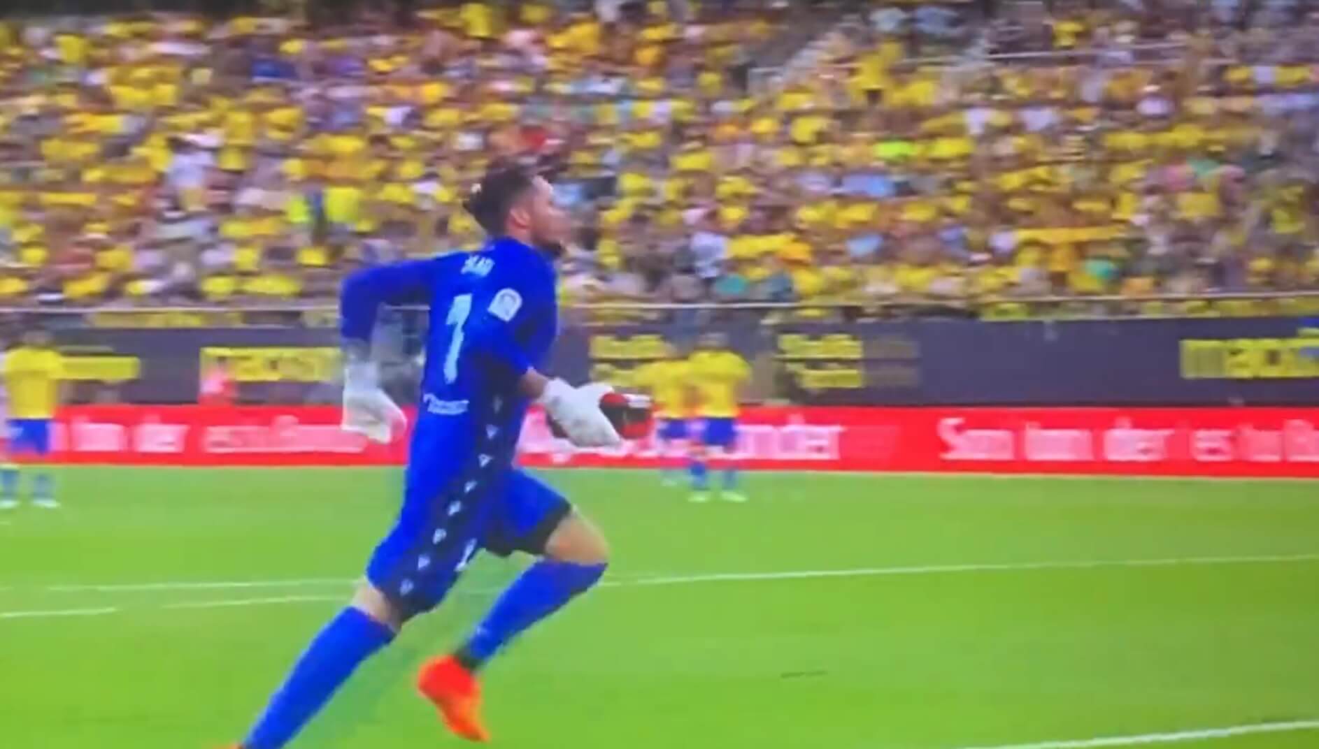 Mecz FC Barcelony został przerwany na kilkadziesiąt minut. Pomocy potrzebował jeden z kibiców Obraz wpisu