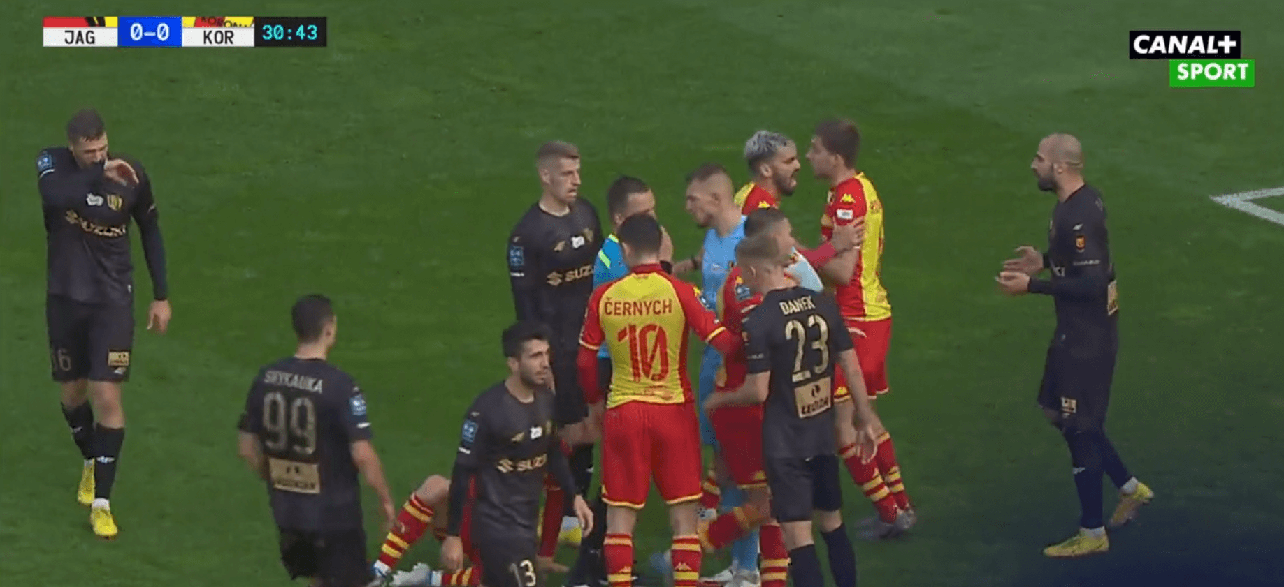 Wielkie zamieszanie w Ekstraklasie. Jagiellonia zdobyła bramkę, a po chwili ją oddała Obraz wpisu