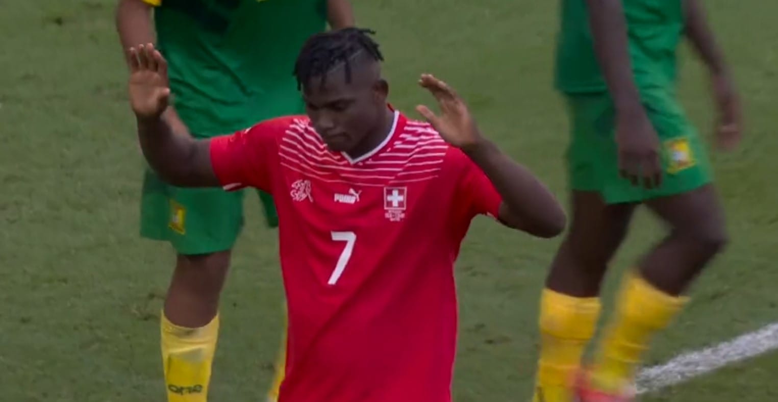 Szwajcaria pokonała Kamerun po trafieniu Embolo. Napastnik nie cieszył się z bramki ze względu na swoje pochodzenie [WIDEO] Obraz wpisu