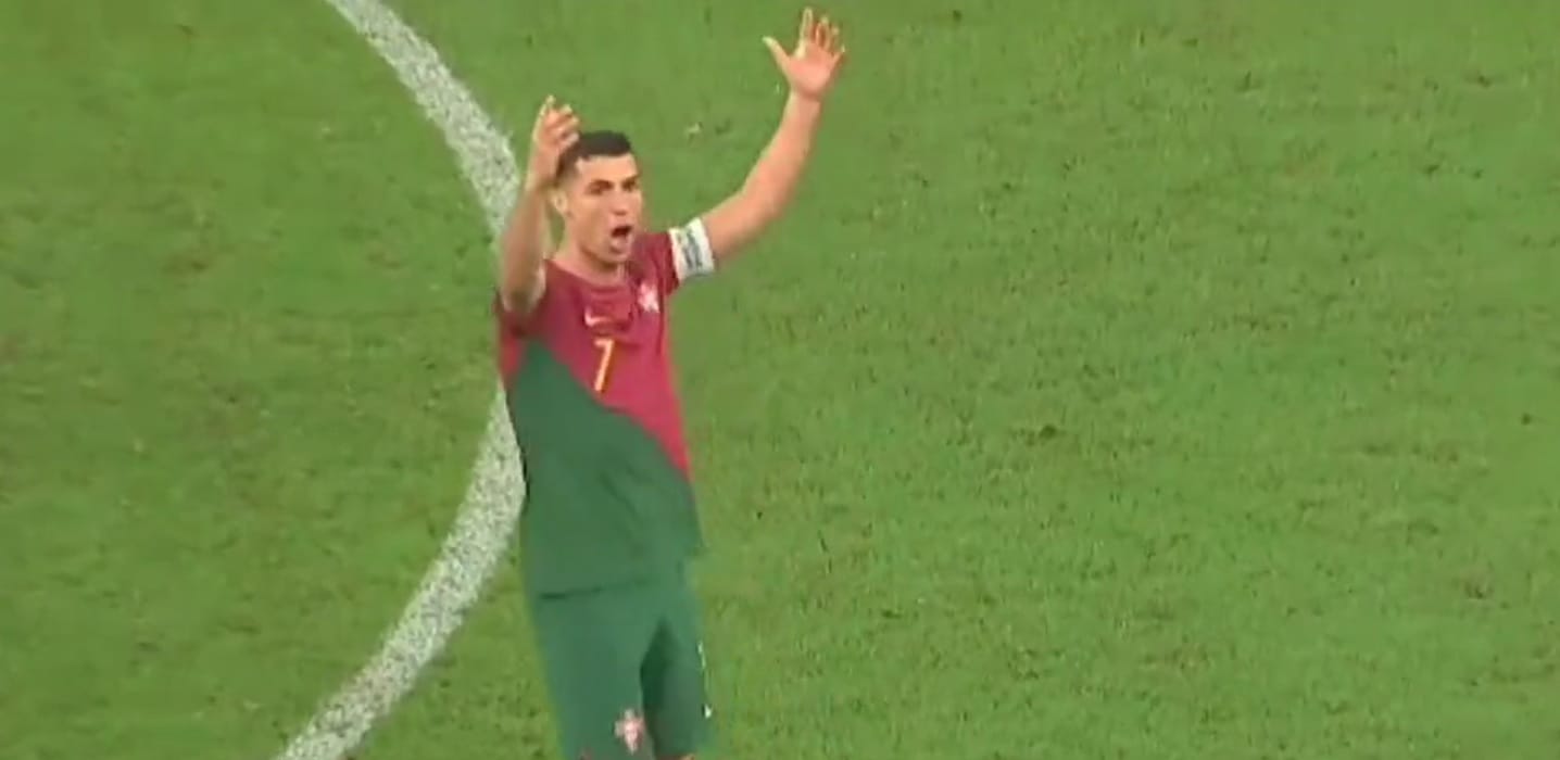 Reakcja Cristiano Ronaldo na przyznanie bramki Bruno Fernandesowi. Był załamany [WIDEO] Obraz wpisu
