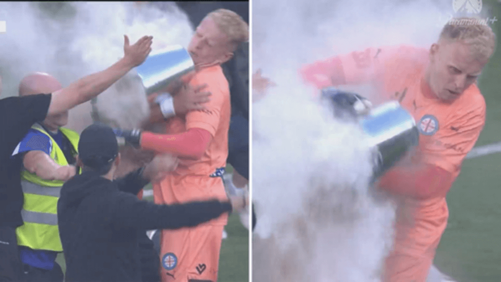 Zadyma podczas derbów w Australii. Bramkarz dostał w głowę wiadrem [WIDEO] Obraz wpisu