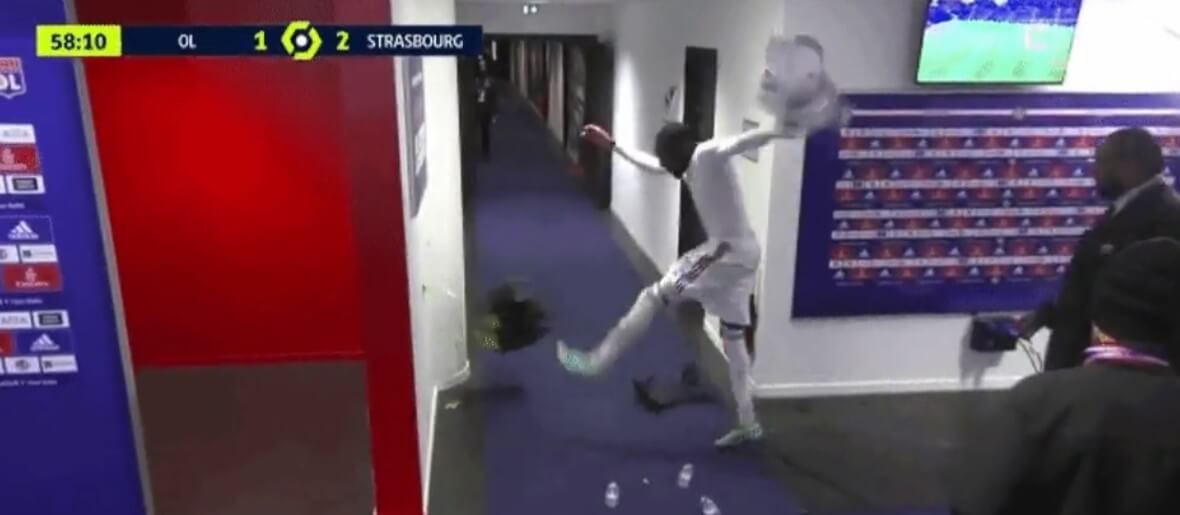 Sfrustrowany piłkarz Lyonu skopał śmietnik. Toko Ekambi nie mógł powstrzymać emocji [WIDEO] Obraz wpisu