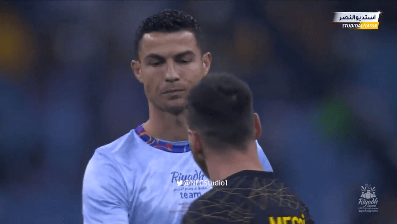 Przywitanie Cristiano Ronaldo i Leo Messiego podczas PSG – Al Nassr [WIDEO] Obraz wpisu