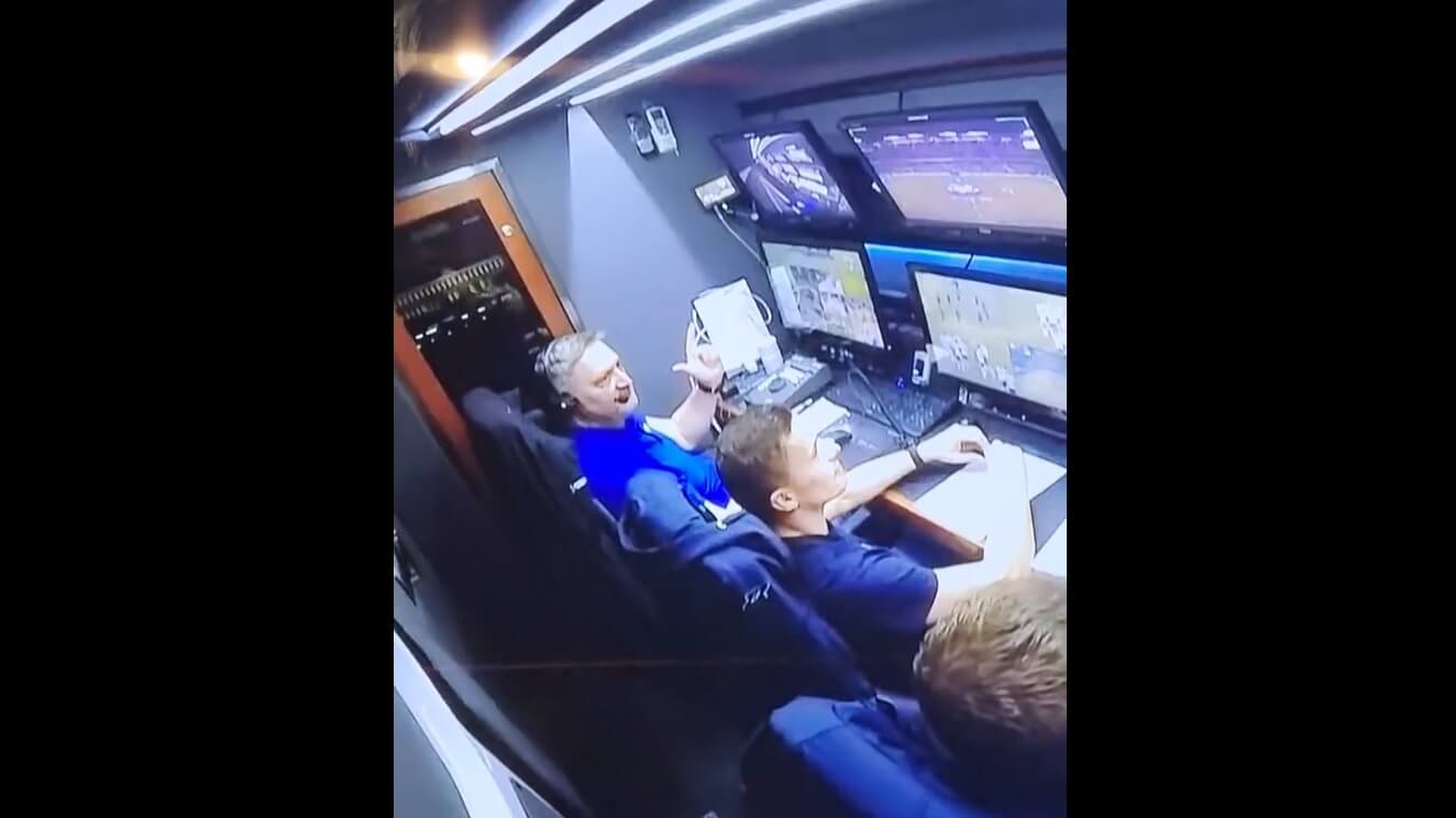 Pracownik z wozu VAR nie przyznaje się do winy: „To nie była „eLka”, a gest rock and rolla” Obraz wpisu