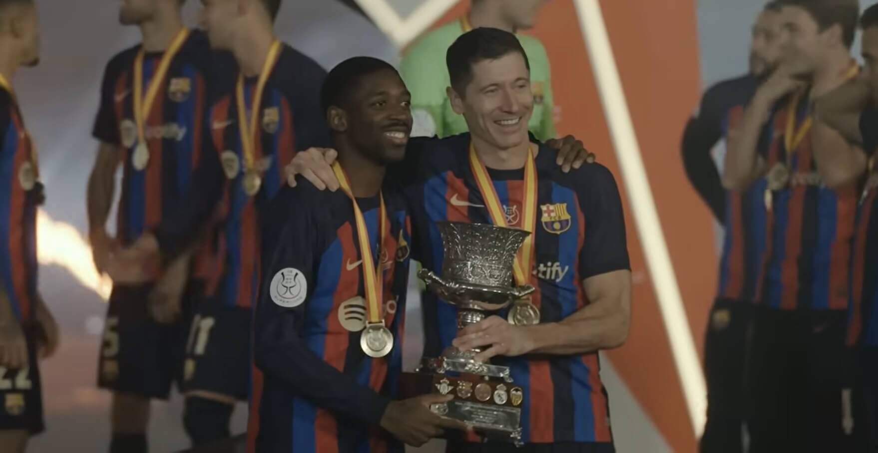 Robert Lewandowski szczęśliwy po zdobyciu pierwszego trofeum w FC Barcelonie. „Poczułem, że jestem w domu” Obraz wpisu