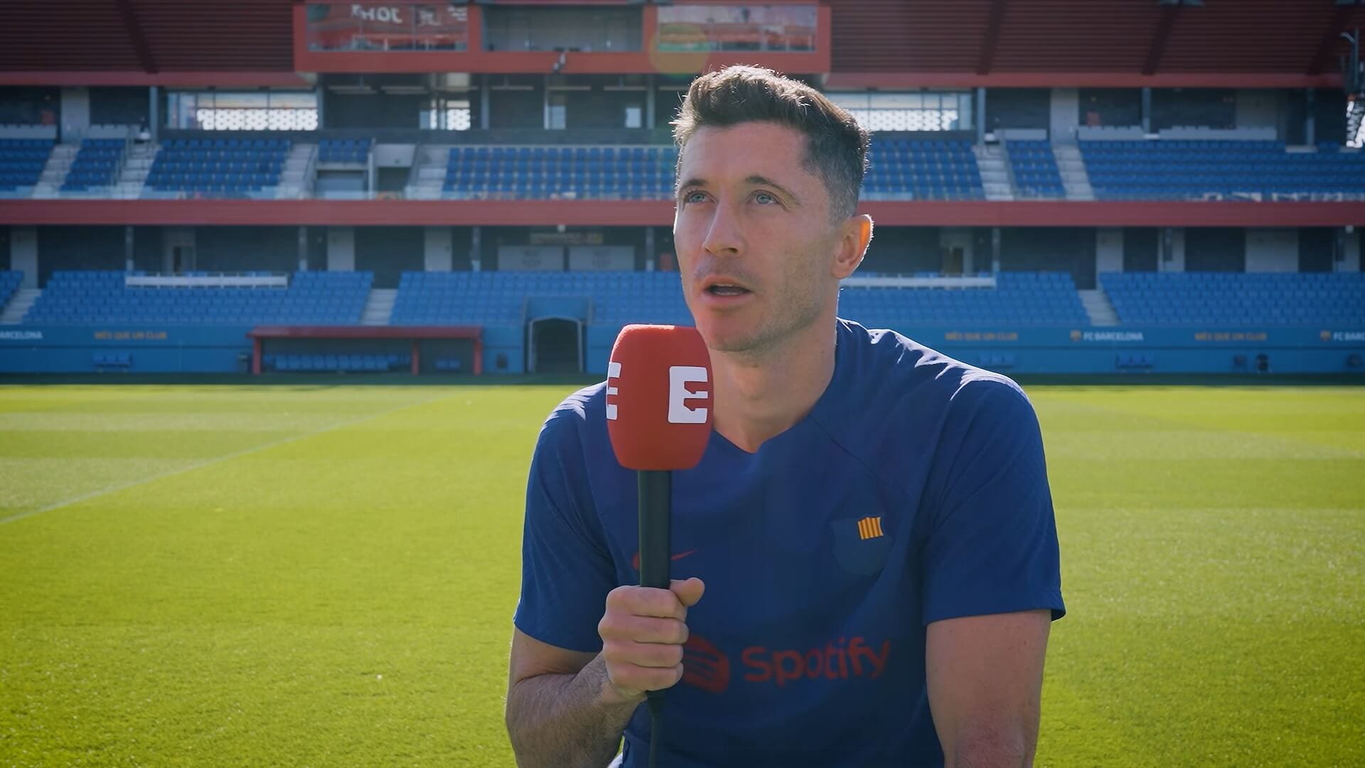 Skandal z udziałem piłkarzy FC Barcelony. Podziękowali za wsparcie Rosjanom. Jest komentarz Roberta Lewandowskiego Obraz wpisu