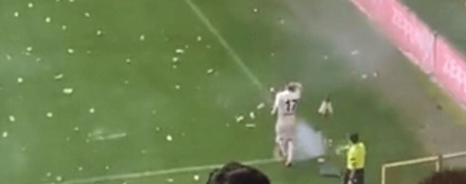 Mecz pełen napięcia w trzeciej lidze tureckiej. Kibice gospodarzy obrzucali piłkarzy klubu z Kurdystanu [WIDEO] Obraz wpisu