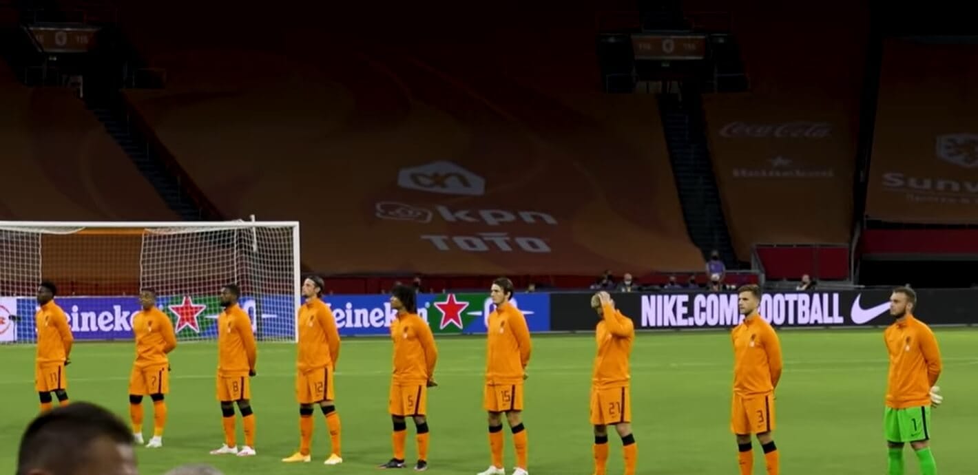 Problemy byłego reprezentanta Holandii. Jest ścigany za import ponad tony kokainy Obraz wpisu