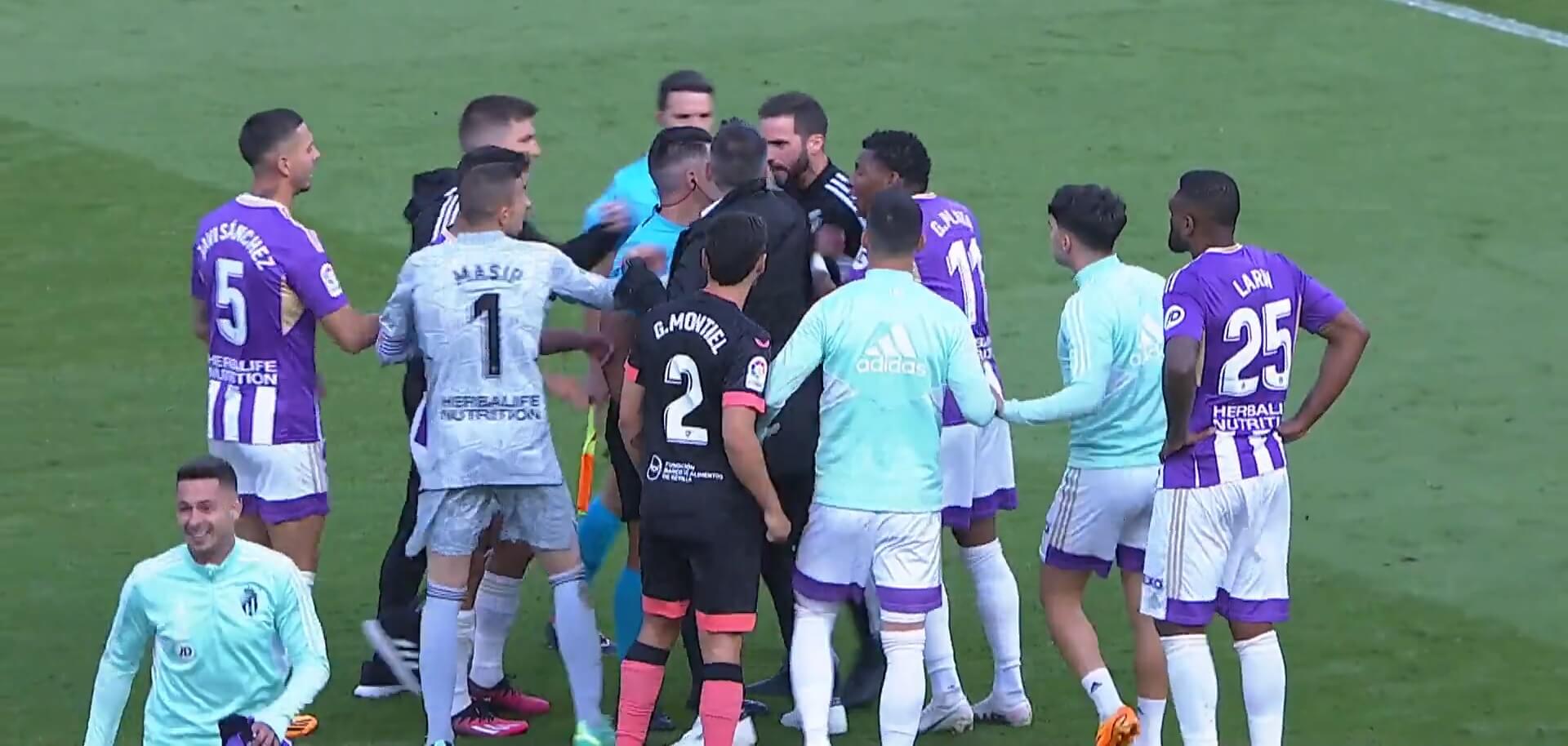 Cyrk w meczu La Liga. Sędzia zakończył I połowę w momencie strzelenia bramki [WIDEO] Obraz wpisu