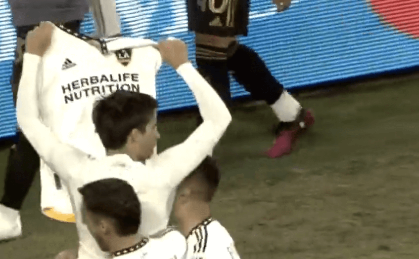 Riqui Puig z cieszynką Leo Messiego. Giorgio Chiellini nazwał go pajacem [WIDEO] Obraz wpisu