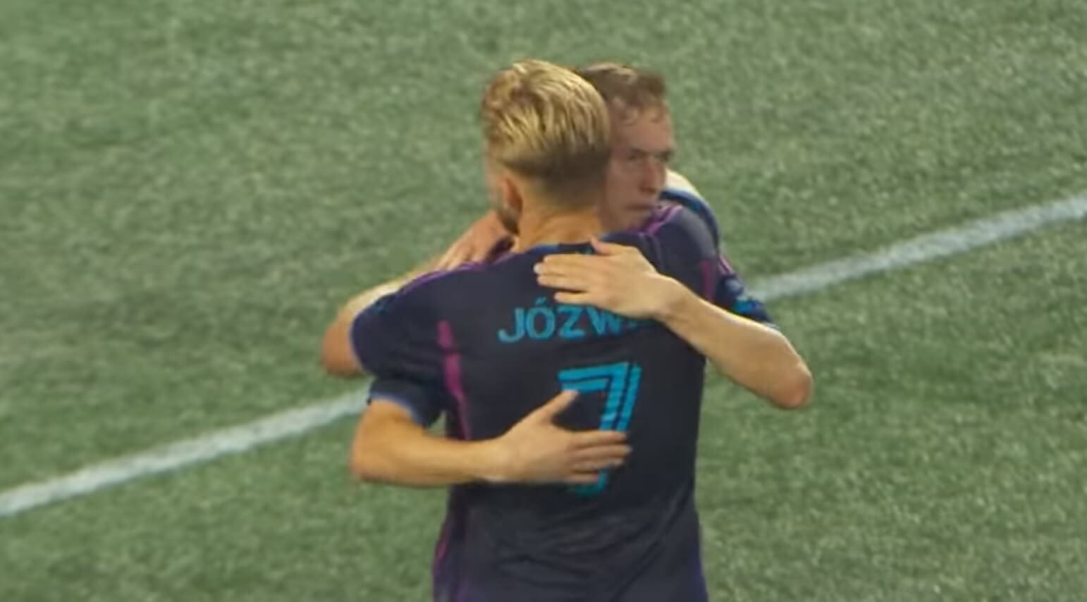 Udany mecz Polaków w USA. Bramka i asysty Karola Świderskiego oraz Kamila Jóźwiaka [WIDEO] Obraz wpisu