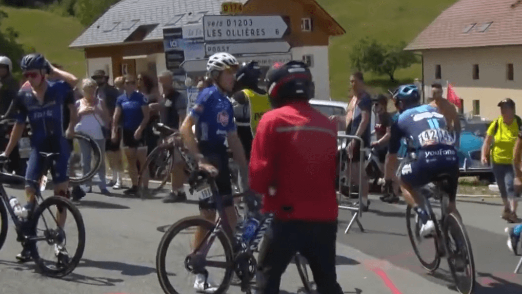 Wielka kraksa na trasie Tour de France. Nieodpowiedzialne zachowanie kibica [WIDEO] Obraz wpisu