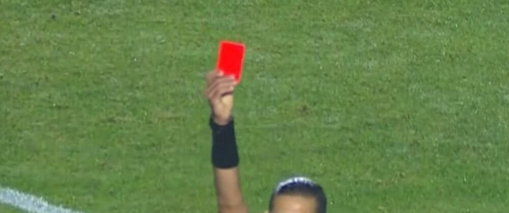 Skandaliczne zachowanie w okręgówce. Piłkarz zaatakował sędziego i uderzył go w twarz Obraz wpisu