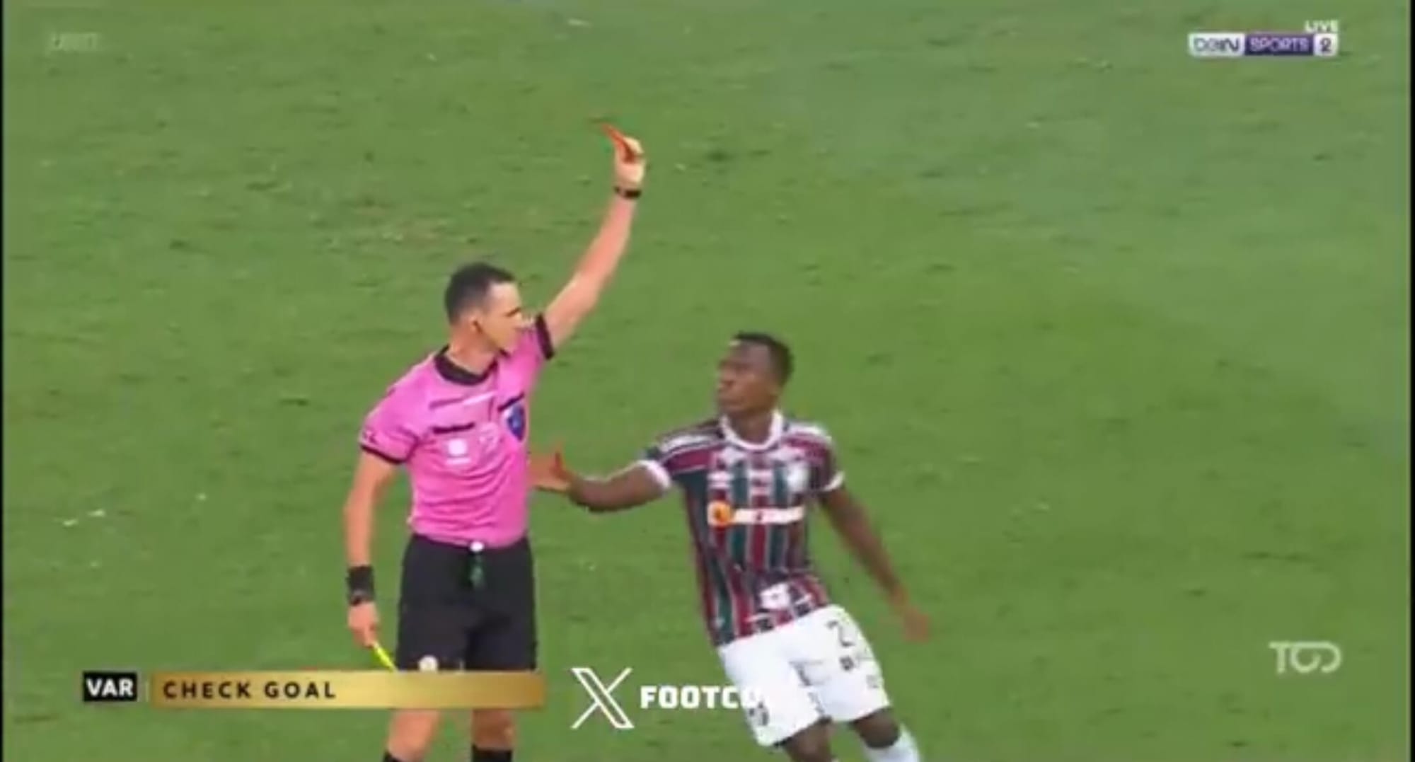 Finał Copa Libertadores. John Kennedy dał prowadzenie w dogrywce, po czym wyleciał z boiska [WIDEO] Obraz wpisu