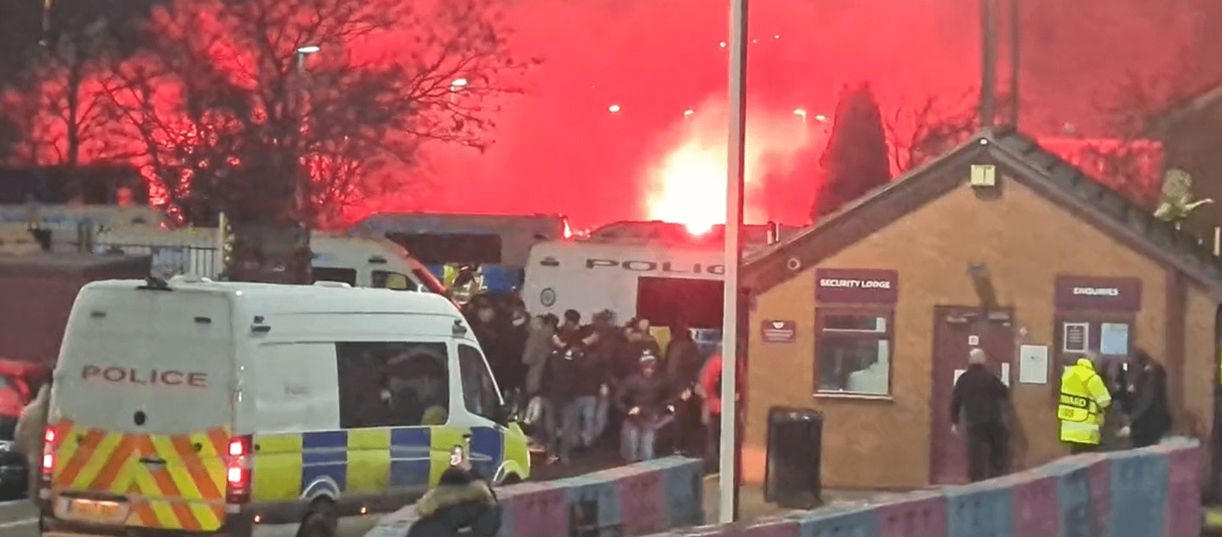 Chaos przed meczem Aston Villi z Legią. Kibice nie mogą wejść na stadion. Klub wydał komunikat Obraz wpisu