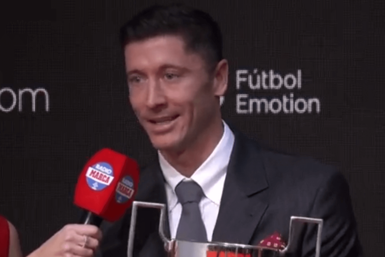 Robert Lewandowski z prestiżową nagrodą. Polak popisał się znajomością hiszpańskiego [WIDEO] Obraz wpisu