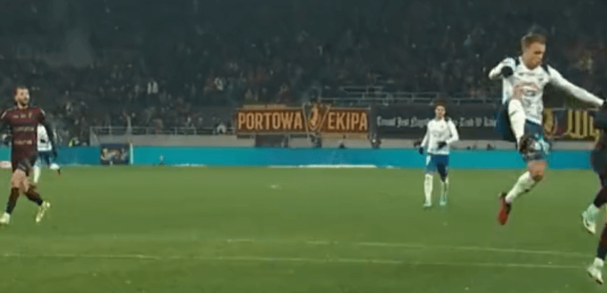 Nagranie pięknej asysty piłkarza Stali Mielec podbija internet. „Stadiony świata” [WIDEO] Obraz wpisu