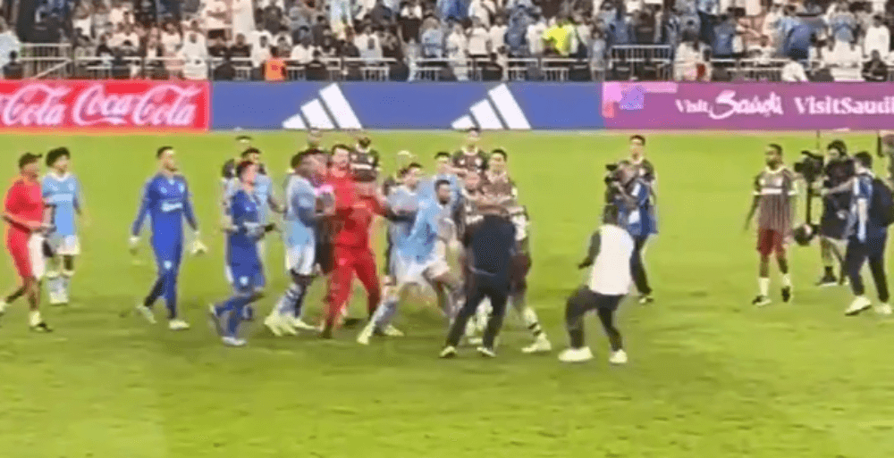 Piłkarz Fluminense rzucił się na zawodnika Manchesteru City! Awantura po finale KMŚ Obraz wpisu