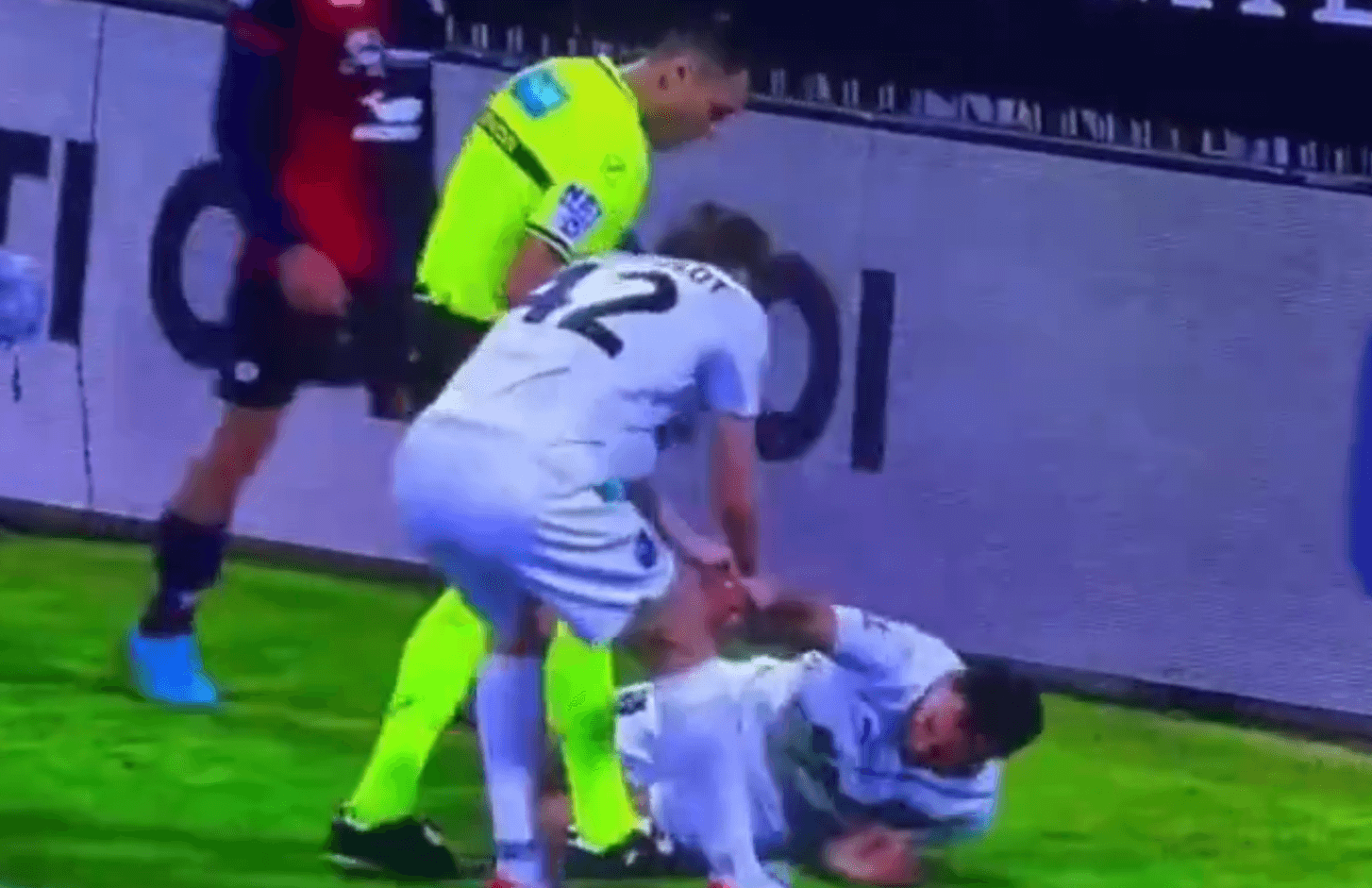 Niepoważna akcja w lidze włoskiej. Los szybko odpowiedział na cwaniactwo piłkarza Sassuolo [WIDEO] Obraz wpisu