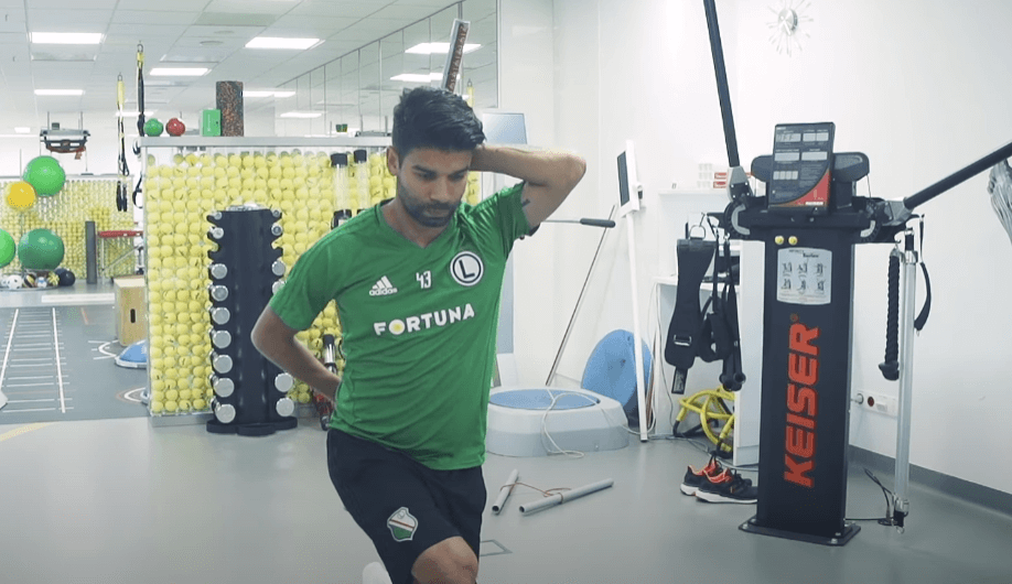 Były piłkarz Legii i Arsenalu trafił do klubu z 14. ligi angielskiej. Szlachetny gest ze strony napastnika Obraz wpisu