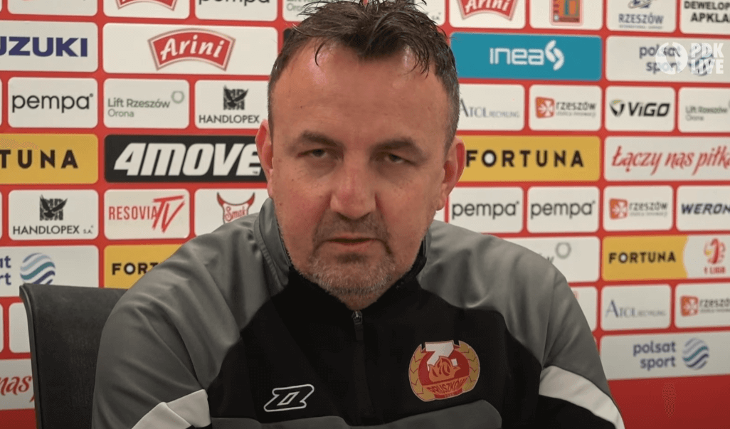 Trener Znicza Pruszków o swojej ucieczce z Chin. „Trzy tygodnie zmieniły się w pół roku” Obraz wpisu