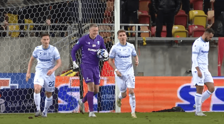 Piłkarz Lecha Poznań wyróżniony w EA FC. Znalazł się w zacnym gronie Obraz wpisu