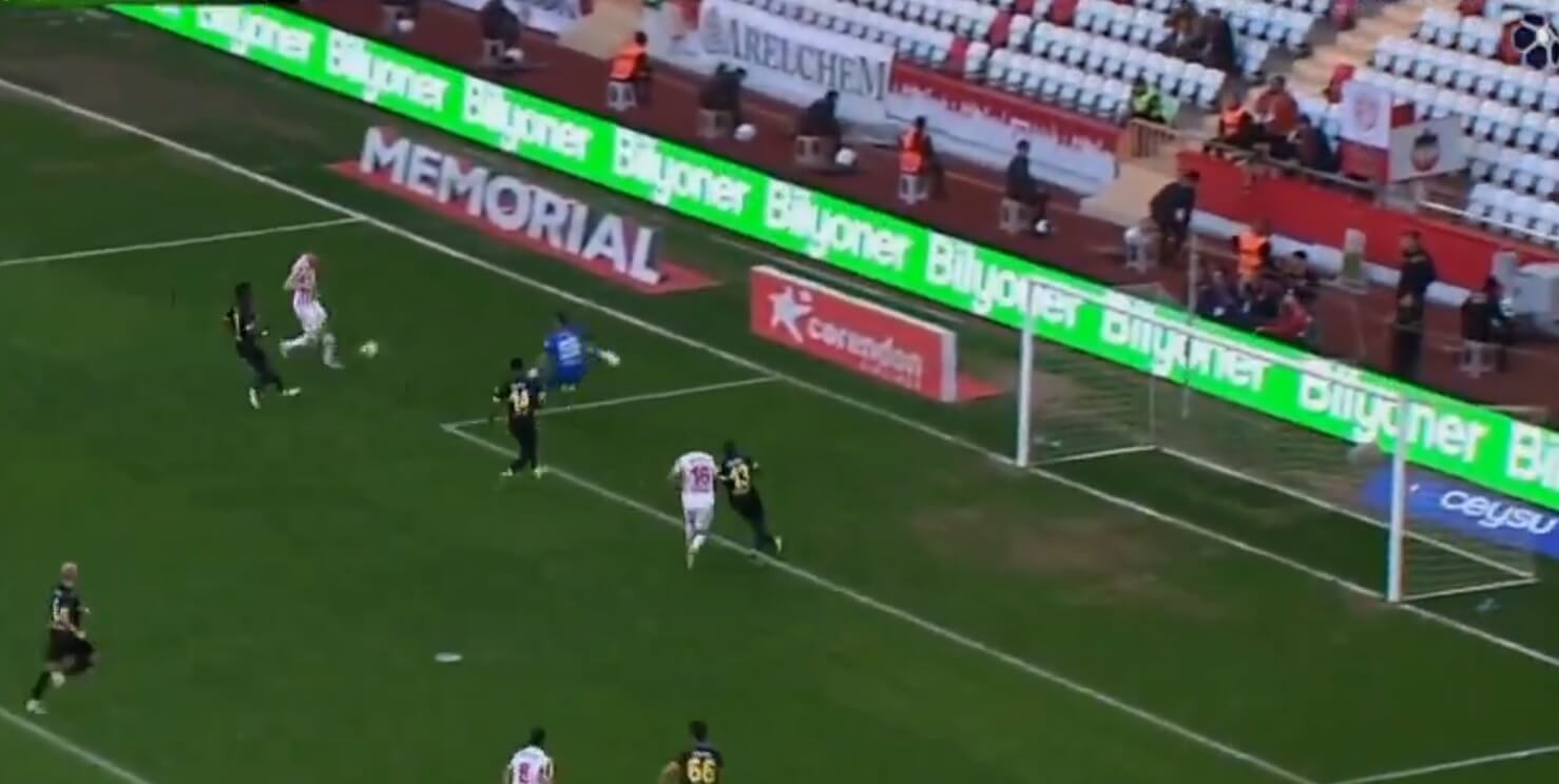 Dublet Adama Buksy! W liczbie bramek zrównał się z Krzysztofem Piątkiem [WIDEO] Obraz wpisu