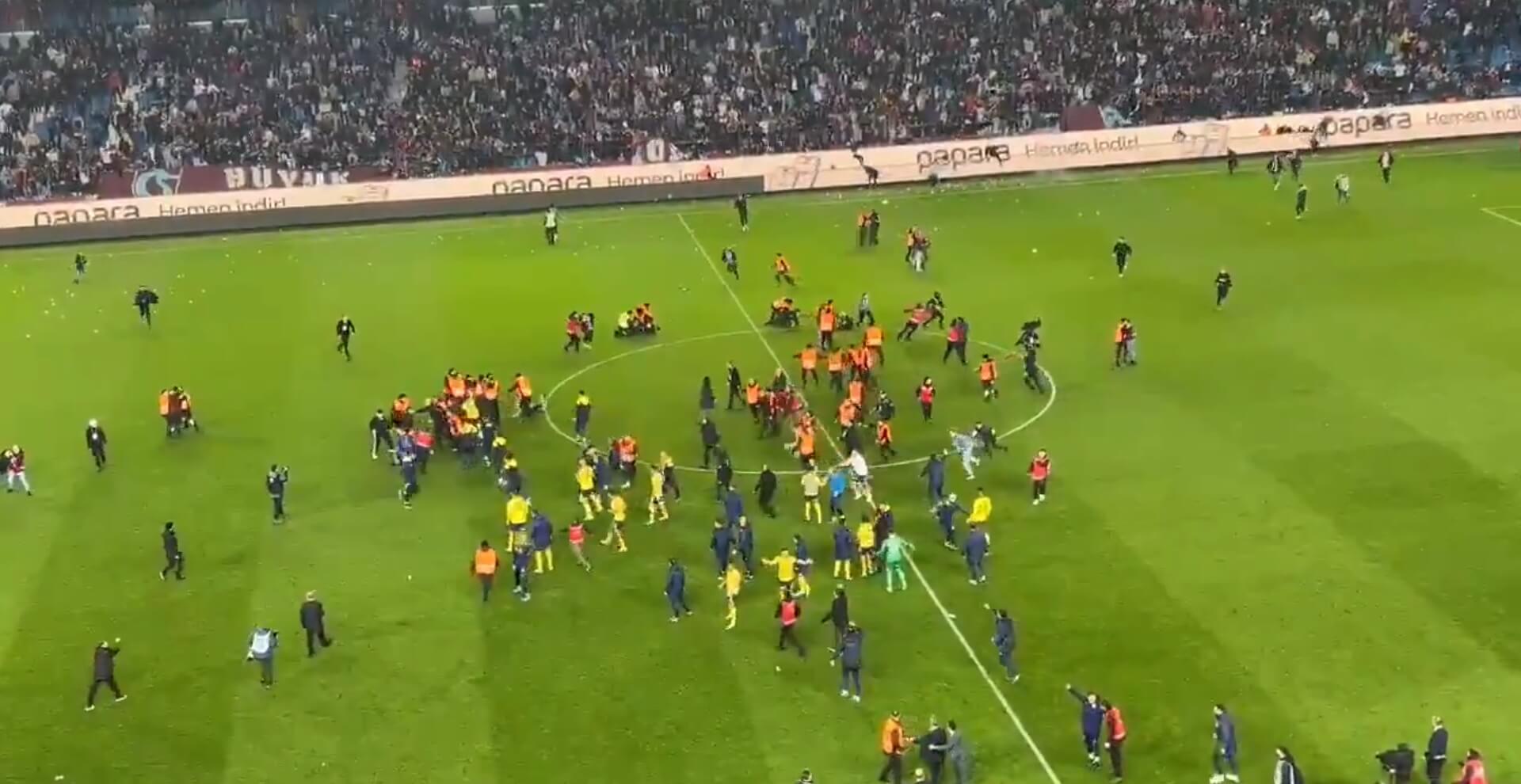 Nowe doniesienia po skandalu w Turcji. MSW reaguje: „Zatrzymano 12 osób” Obraz wpisu