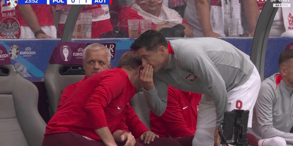 Wiadomo, co Lewandowski szeptał do Sebastiana Mili w meczu z Austrią. Miał uwagi do gry kolegów Obraz wpisu