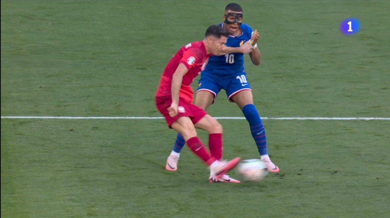 Wulgarne słowa Mbappe do Lewandowskiego! Gwiazdor obraził kapitana Polaków: „Ten sku***syn!” Obraz wpisu