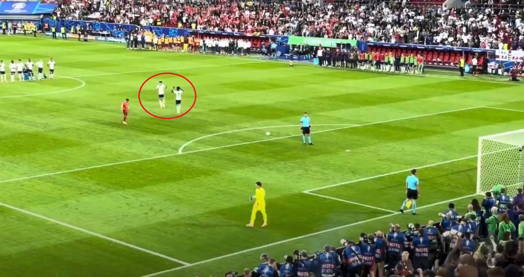 Innowacyjna metoda Anglików na serię rzutów karnych. Każdy zawodnik ma swojego „pocieszyciela” Obraz wpisu