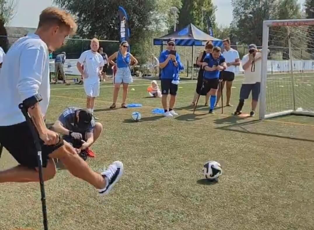 Piękny gest reprezentanta Polski. Spotkał się z młodymi ampfutbolistami [WIDEO] Obraz wpisu