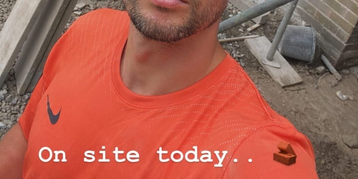 Był mistrzem Anglii z Leicester City. Dziś pracuje na budowie. Kibice go… wyśmiali Obraz wpisu