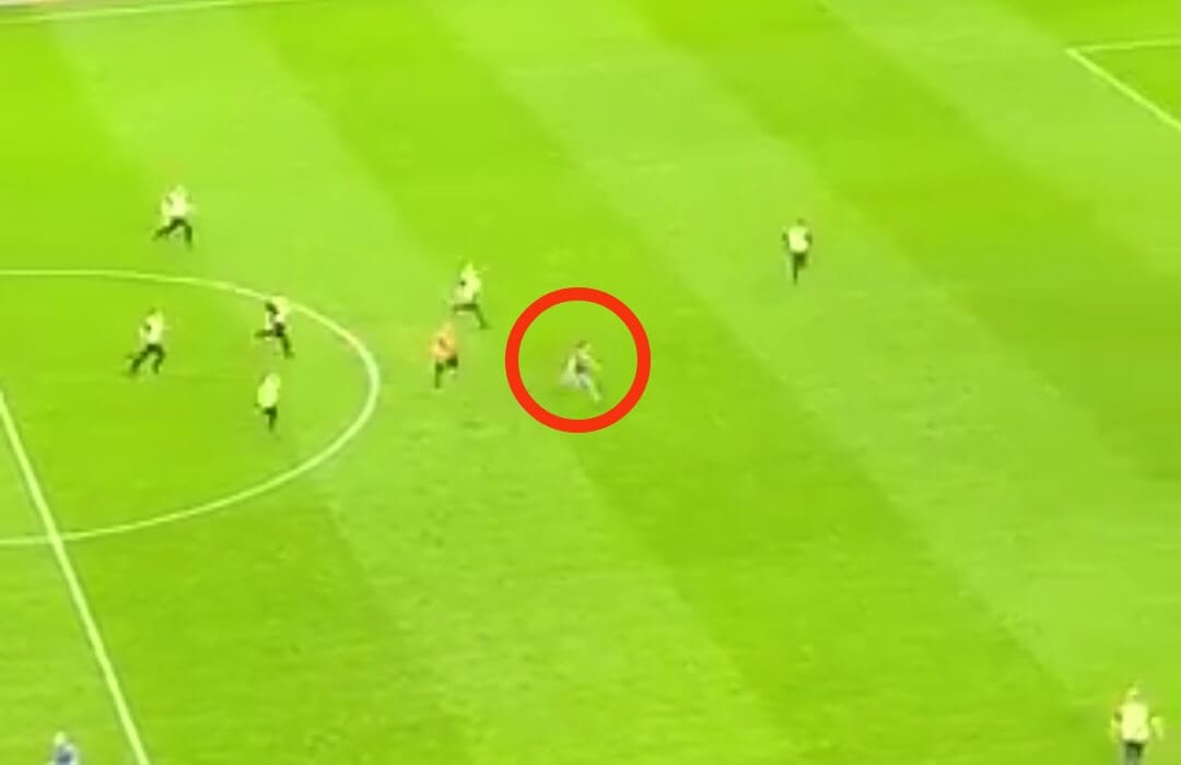 Niemcy nie dotrzymali porządku. Kibice kilkukrotnie wdarli się na murawę [WIDEO] Obraz wpisu