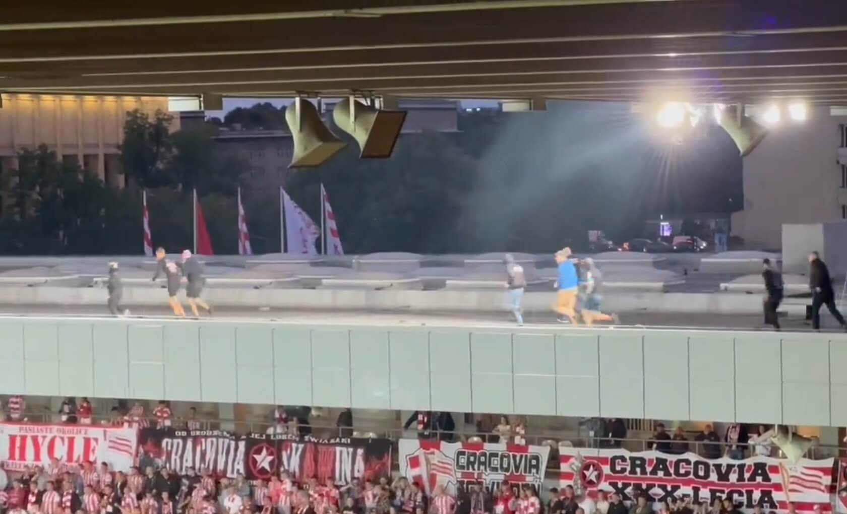 Komisja Ligi ukarała Cracovię i Widzew. Wszystko przez gonitwę na dachu stadionu Obraz wpisu